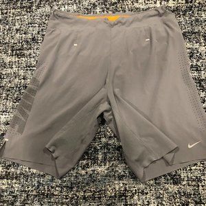 NIKE MEN'S DRI-FIT VERSATILE SHORTS GRAY SIZE  M
